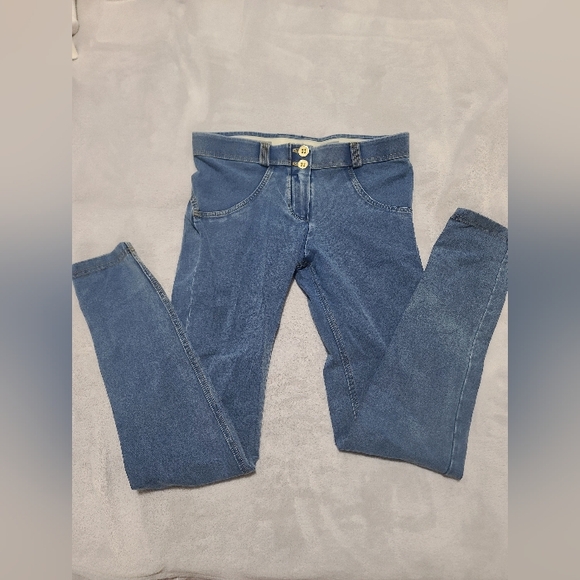 Freddy Jean's - Picture 1 of 3